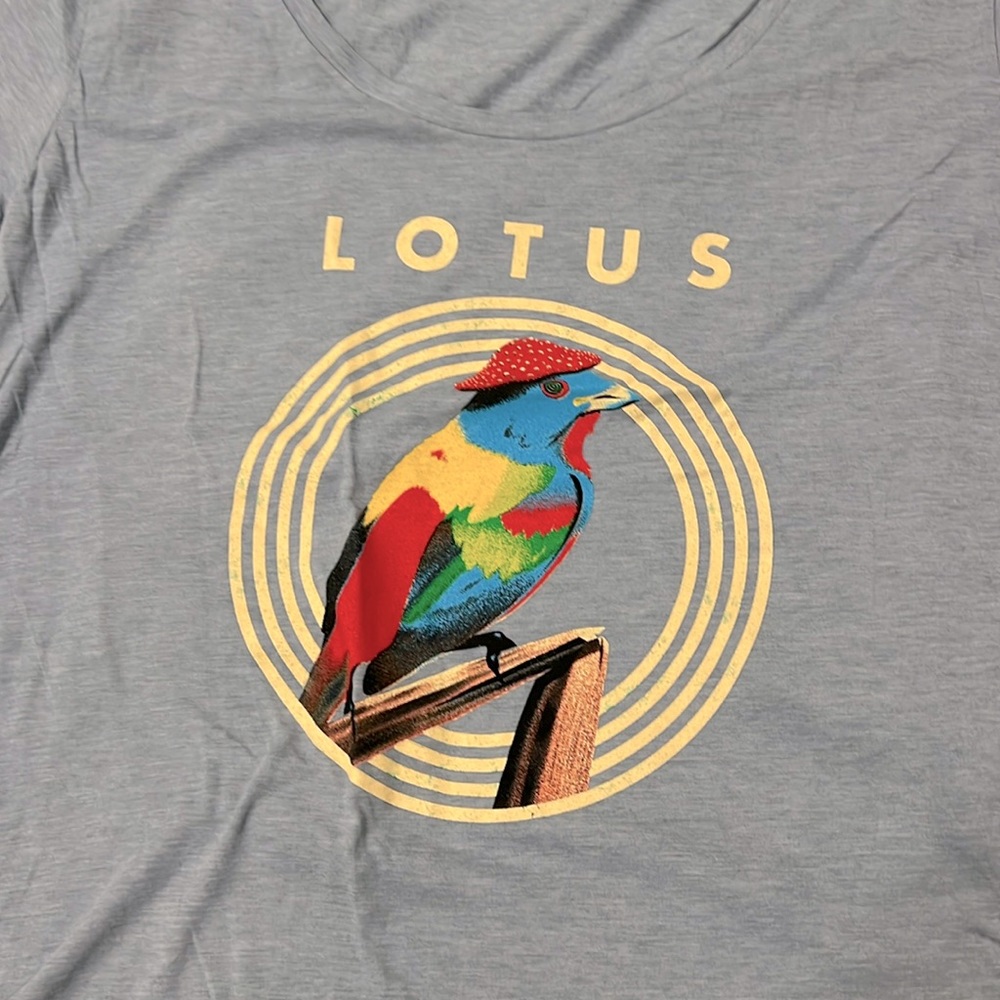 Lotus band women’s tee